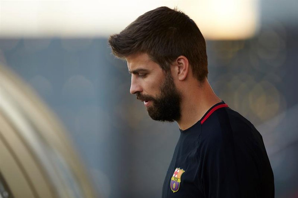 Pique is still suffering from a knee problem. EFE/Archive