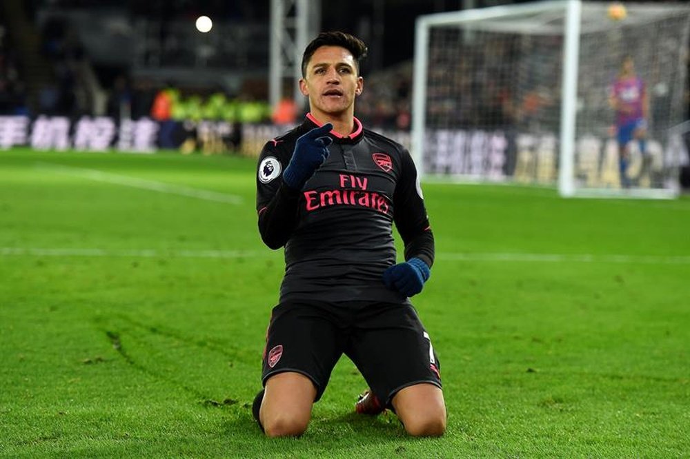 Sanchez will reportedly be given the no. 7 shirt if he moves to Old Trafford. EFE/Archivo