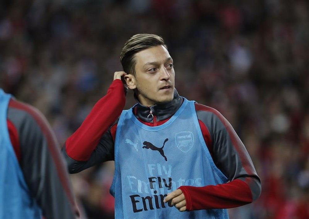 Ozil faces a race to be fit for the EFL Cup final. EFE/Archive