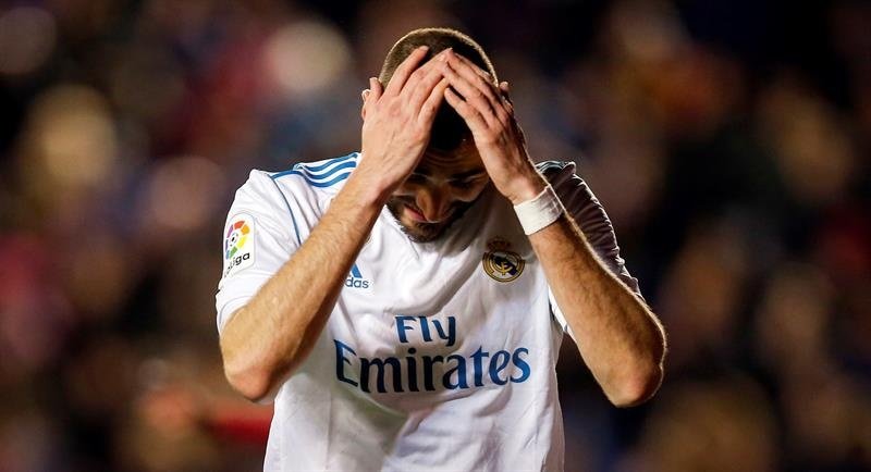 Benzema es criticado por la afición del Real Madrid. EFE