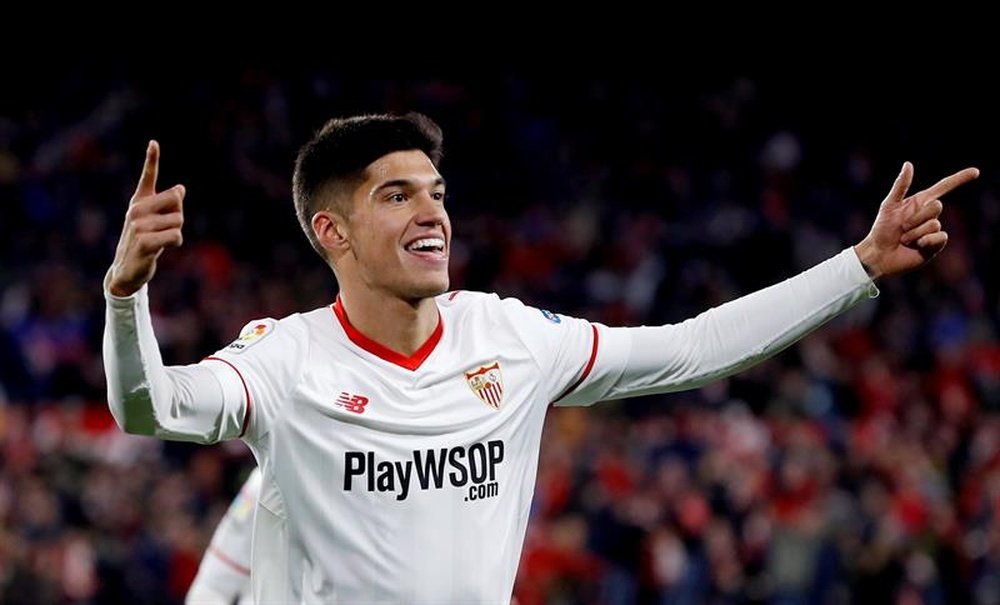 Joaquín Correa se despidió de la afición sevillista. EFE