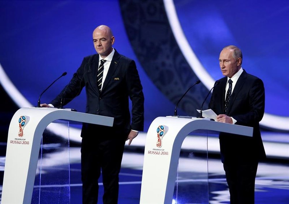 El presidente de la FIFA y el de Rusia seguirán trabajando codo con codo. EFE
