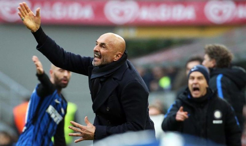 Spalletti fell victim to a harmless prank by Gomez. EFE