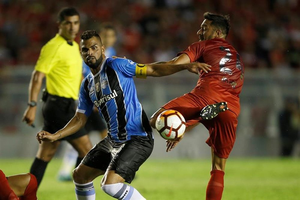 Grêmio e Independiente se jugarán la Recopa tras empatar a uno en la ida. EFE