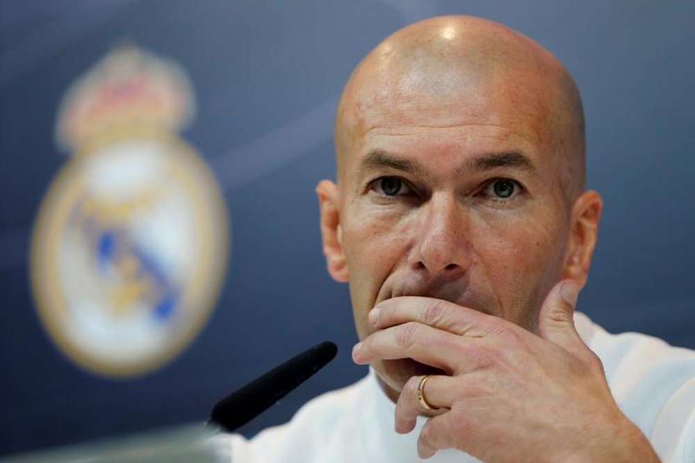 Zidane aseguró que seguirá en el Madrid mientras no se canse de su trabajo. EFE