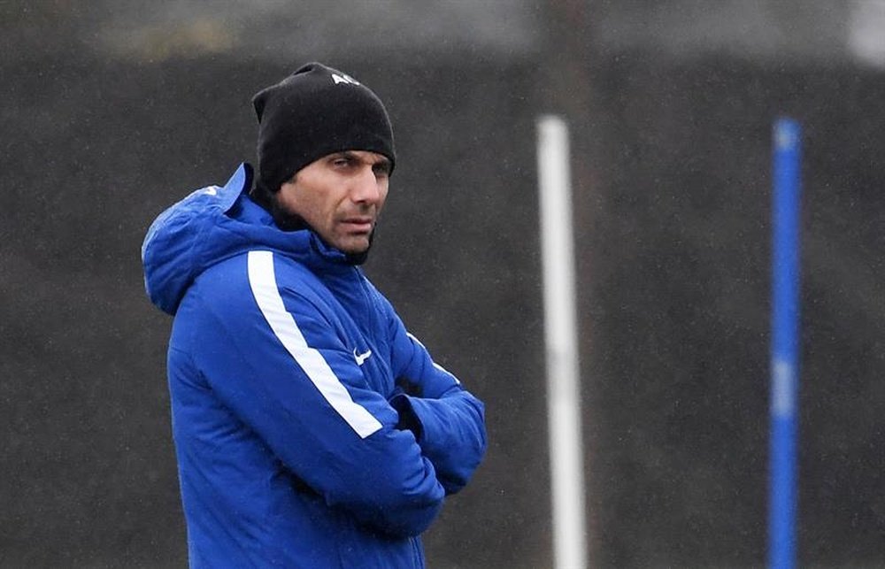 El técnico italiano quiere seguir dirigiendo al Chelsea. EFE