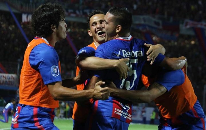 Cerro Porteño vence sobre la bocina a Defensor Sporting