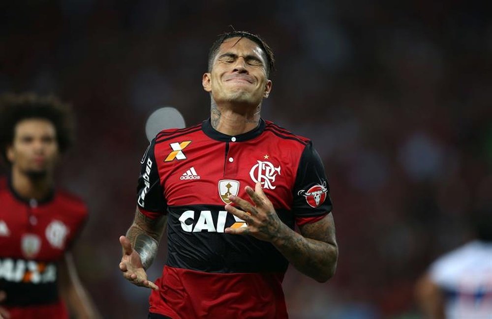 Paolo Guerrero seguirá en el Flamengo. EFE