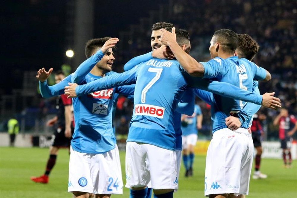 Hamsik edges closer to century in five-star display. EFE