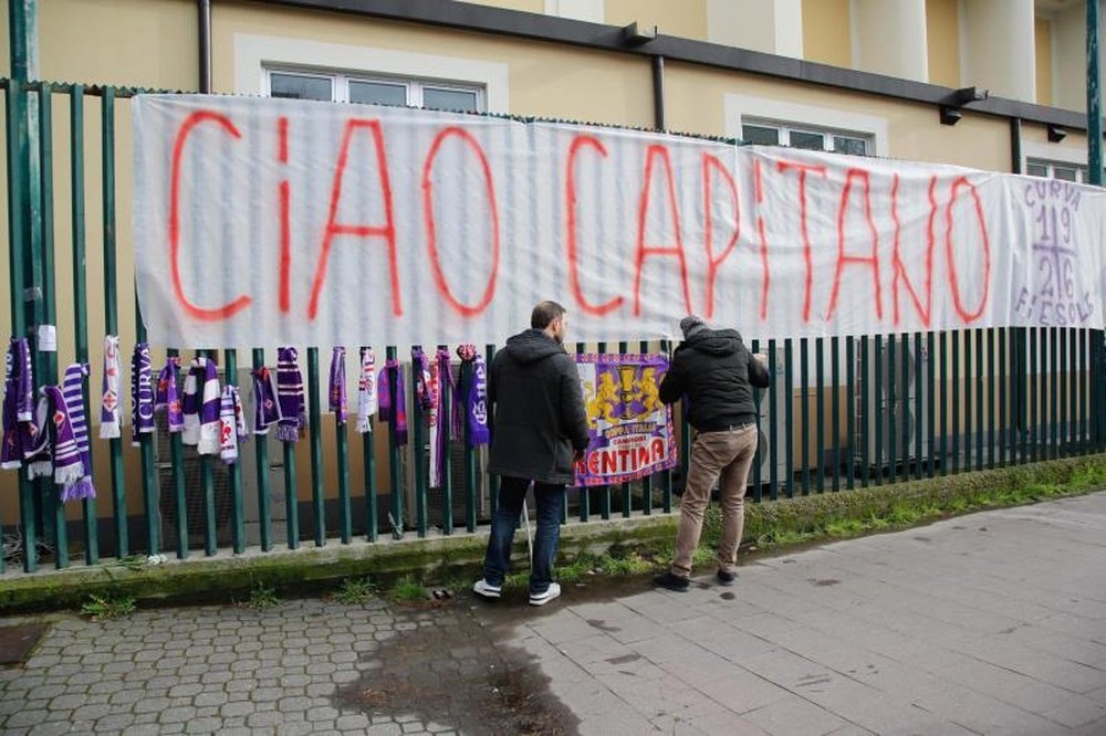 El fallecimiento súbito de Davide Astori paralizó el fútbol en Italia. EFE