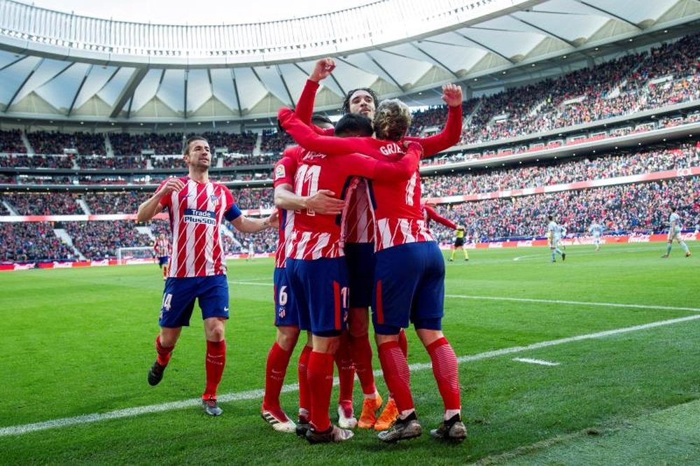 Os jogadores do Atlético celebram um dos gols apontados ao Celta. EFE