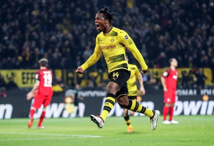 Batshuayi voltou aos gols, e o Dortmund às vitórias