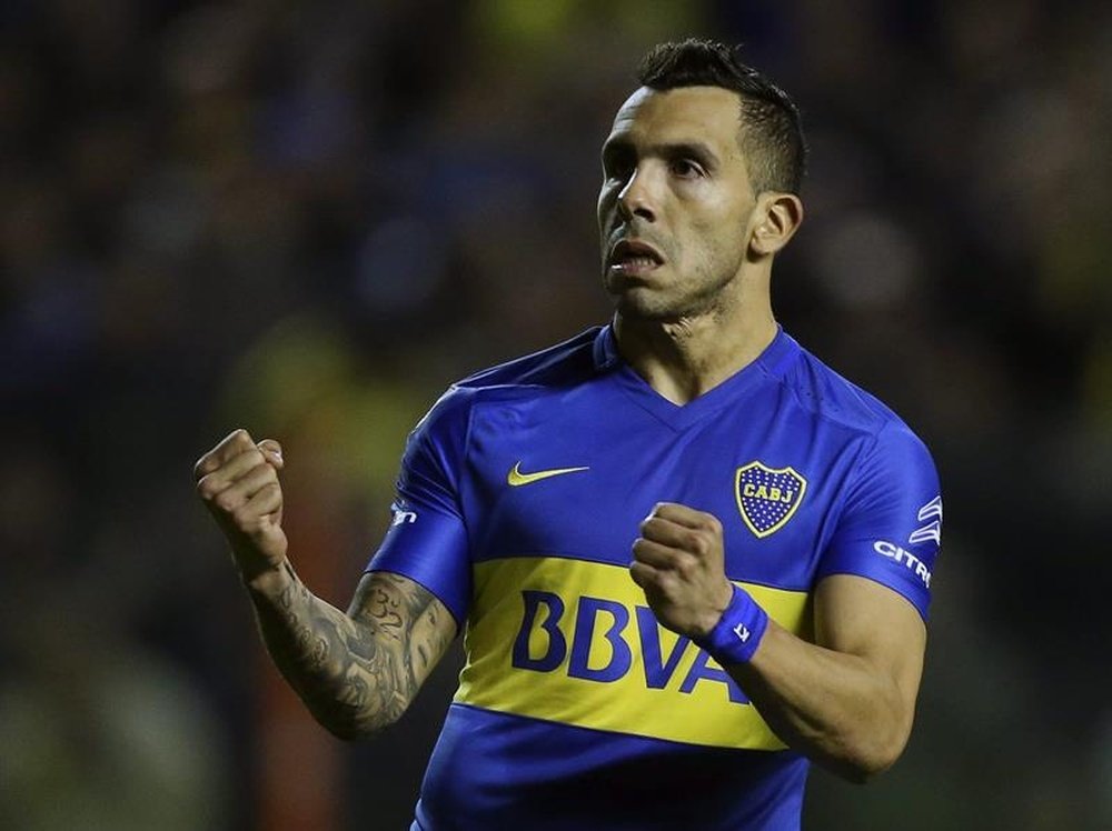 Tévez tendría por delante cuatro semanas de baja. EFE