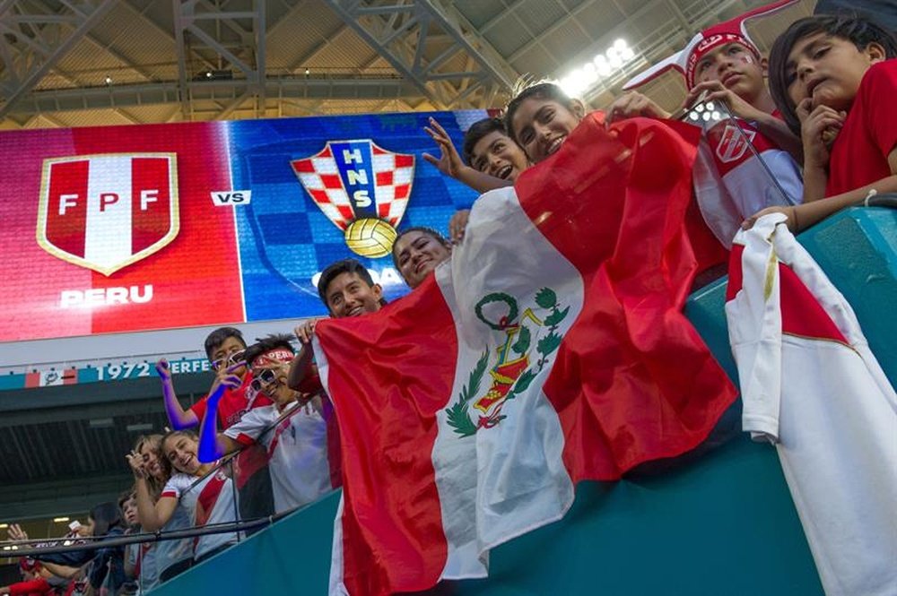 Perú venció a Croacia por 2-0. EFE
