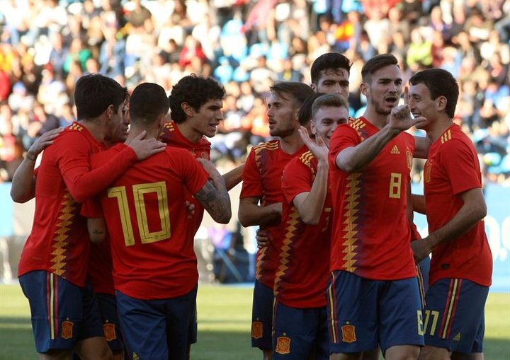 España golea a Estonia para seguir con su pleno