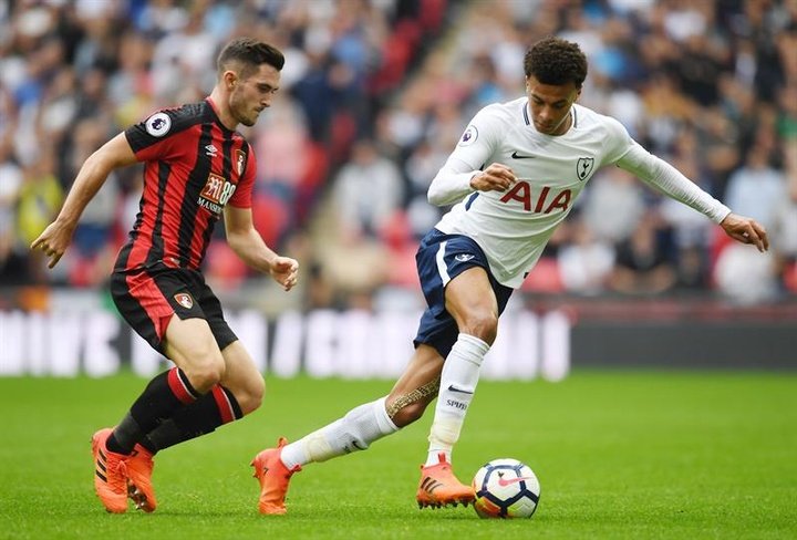 'Lewis Cook unlucky not to start', says Howe