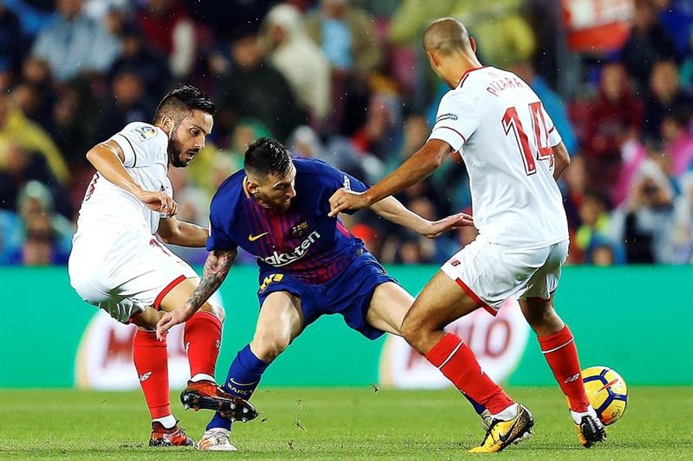 Sevilla y Barcelona disputarán el encuentro más destacado de la jornada en Primera. EFE/Archivo