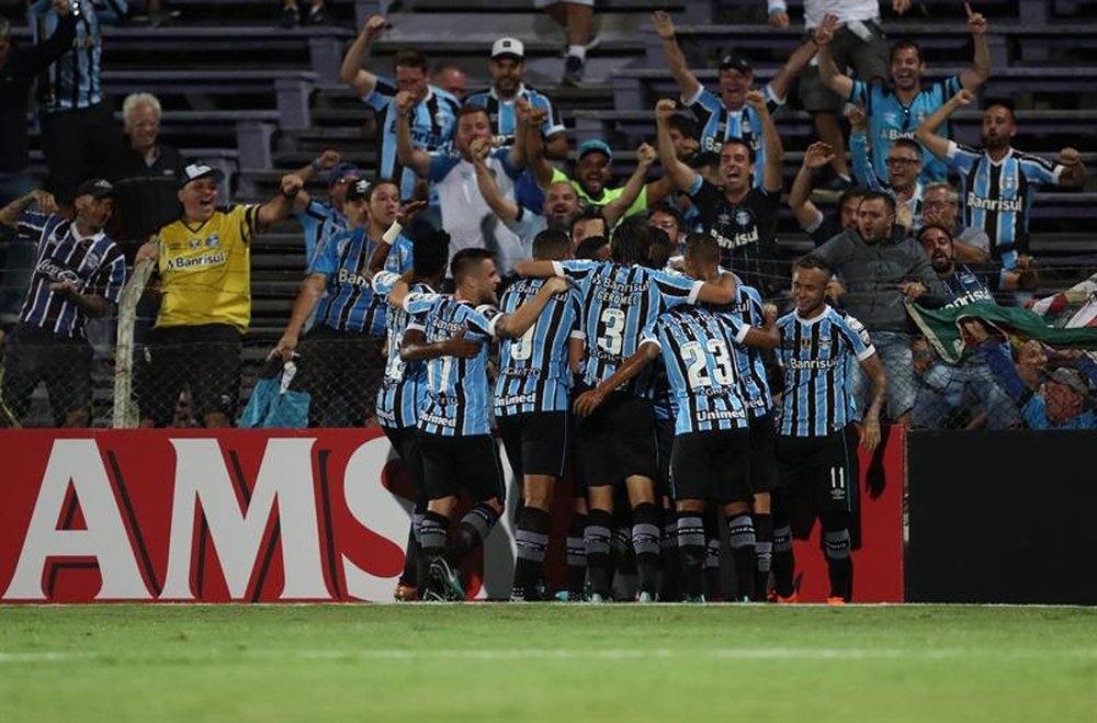 Gremio venció a Cruzeiro por la mínima. EFE