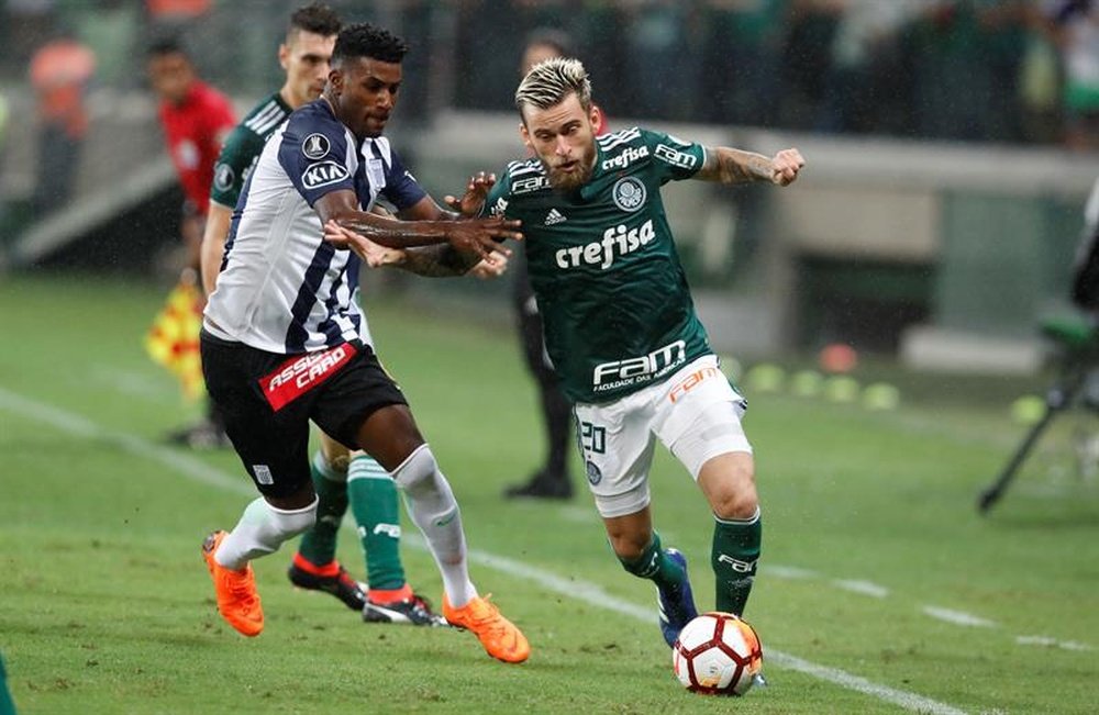 Lucas Lima falha em gol e vira alvo da torcida do Palmeiras no primeiro jogo pós-título. EFE