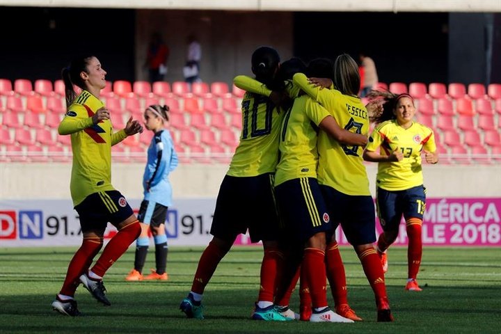 Catalina Usme, con cuatro goles, lidera la goleada de Colombia