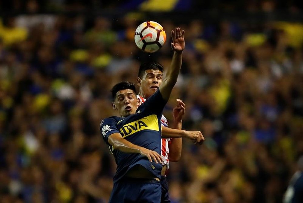 Cristian Espinoza (i) está cedido en Boca Juniors por el Villarreal. EFE
