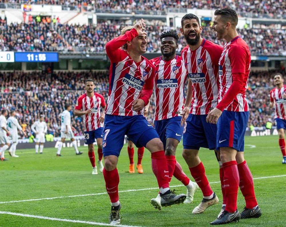 El Atlético ha vencido en diez de los últimos 27 derbis; el Madrid, en nueve. EFE
