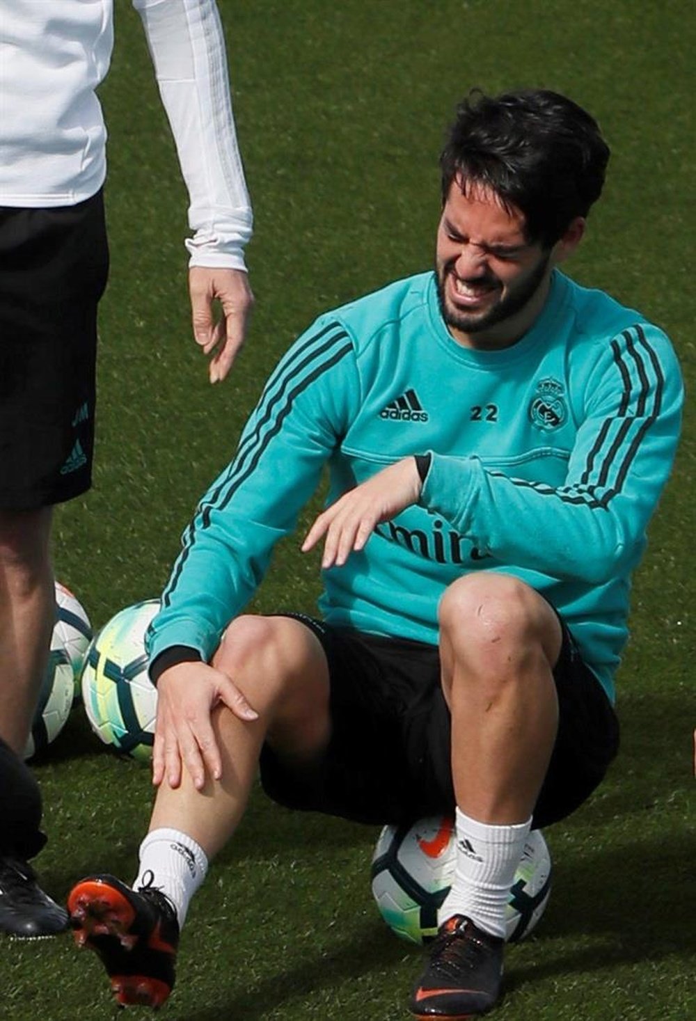 Isco suffered a knock in training. EFE