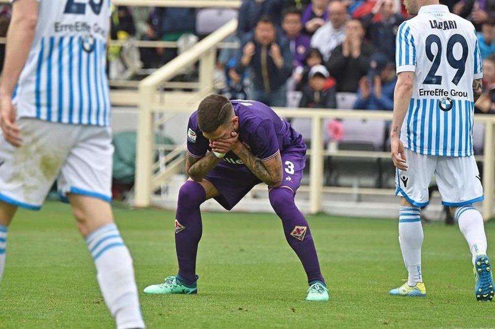 El lateral podría dejar la Fiorentina. EFE