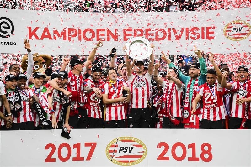 El PSV luce dos estrellas en su escudo. EFE?EPA