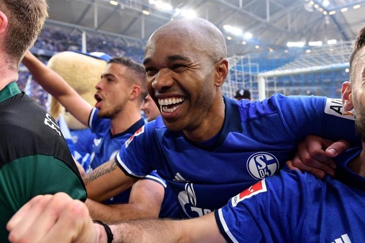 El Schalke 04 se lleva el derbi y se asienta como segundo