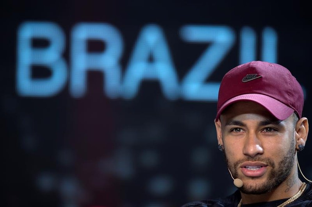Neymar  ainda está a recuperar da sua lesão mas já pensa no seu futuro. EFE