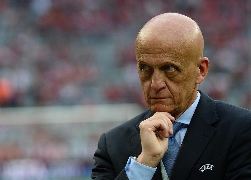 Collina quitte l'UEFA mais reste à la FIFA. EFE