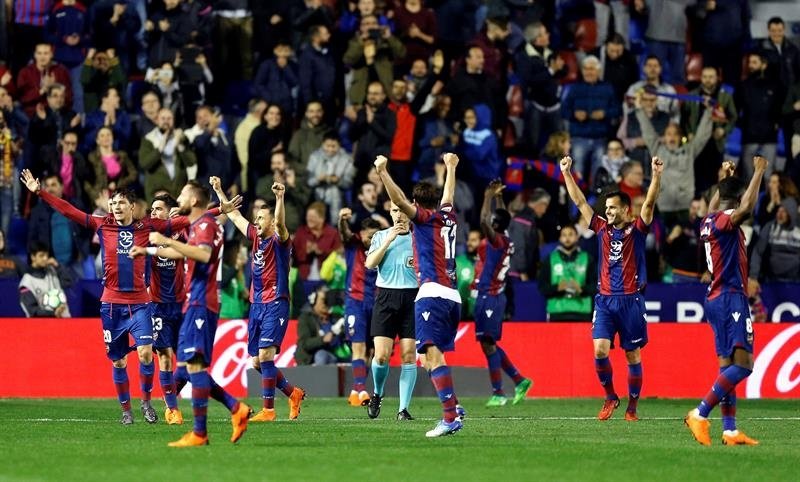 San Mamés presenció la primera remontada del Levante este curso