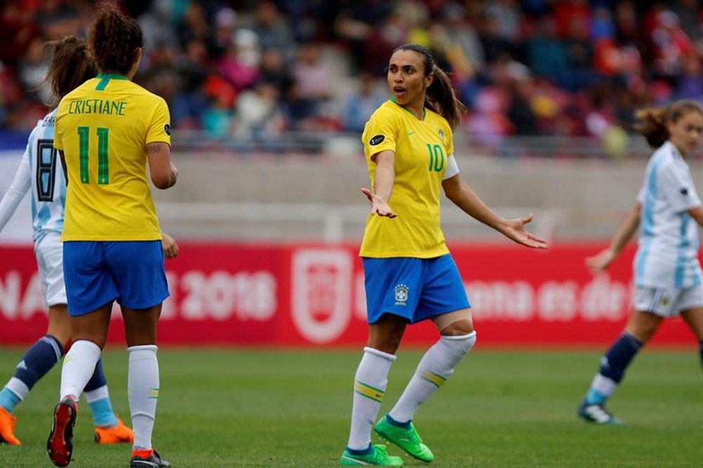 Marta sofre lesão na coxa às vésperas do Mundial. EFE