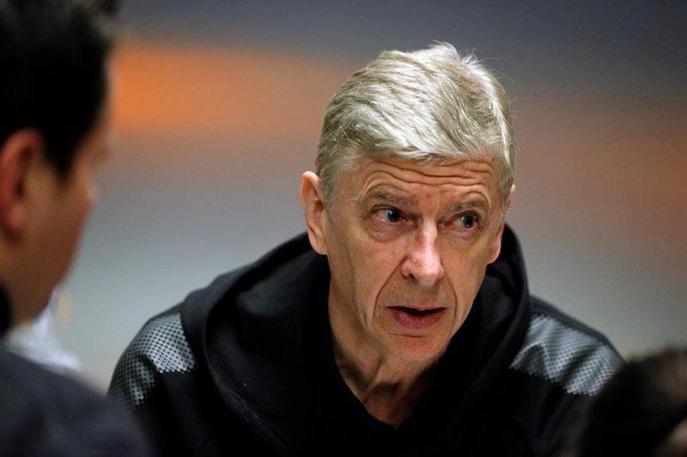 PSG are reportedly considering making Wenger club president. EFE/Archive
