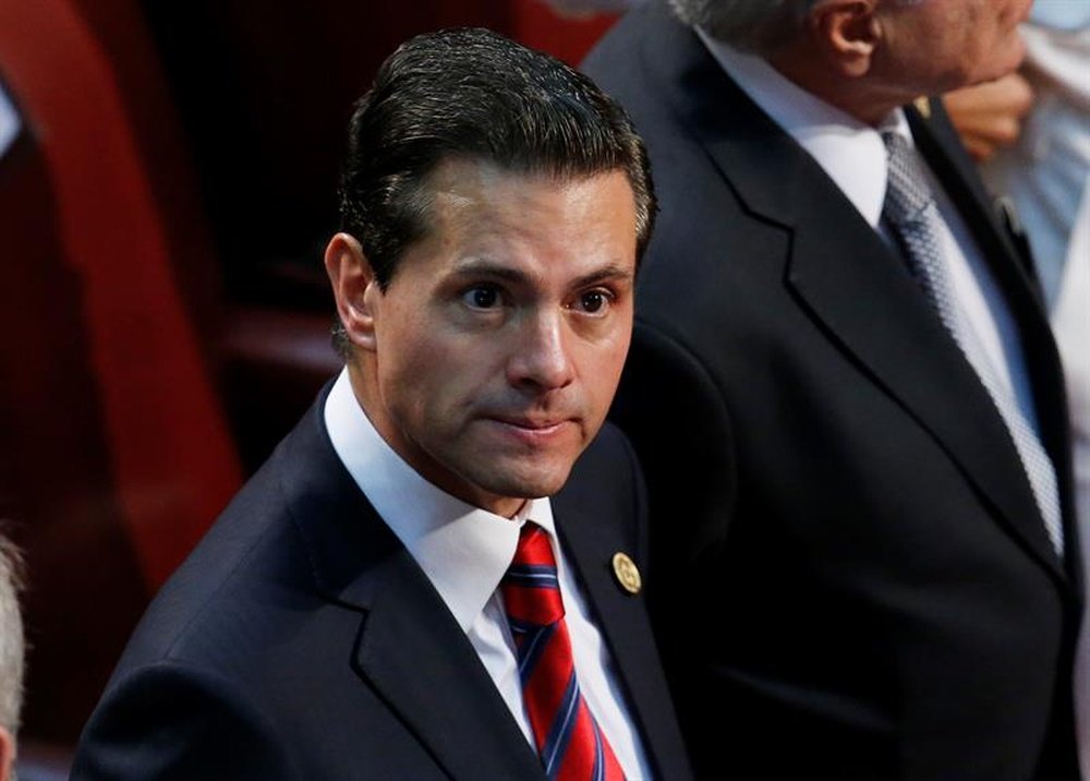 Peña Nieto cree que el fútbol une. EFE/Archivo