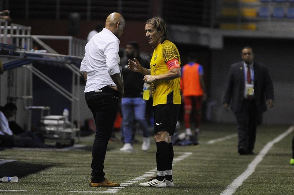 Míchel Salgado fue titular y portó el brazalete de capitán. EFE