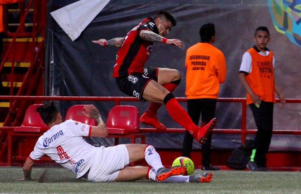 Gustavo Bou llegará tras realizar una buena temporada en México. EFE