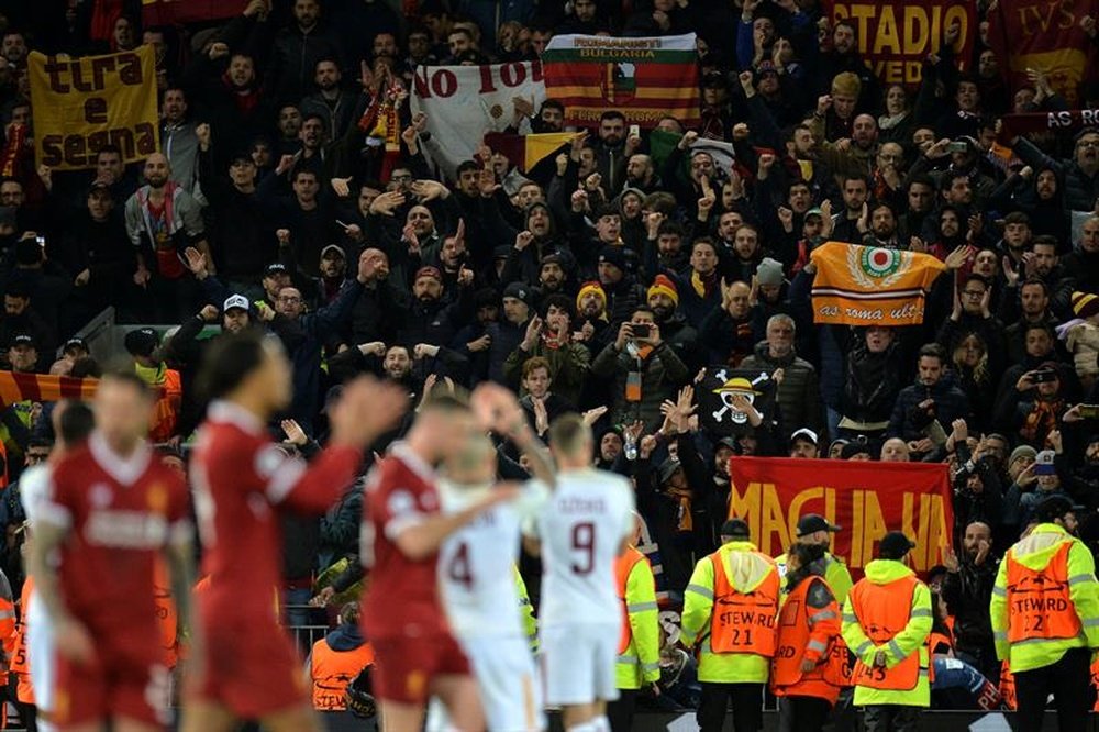 AS Roma fans guilty of attacking Sean Cox are awaiting a criminal  trial verdict this week. EFE