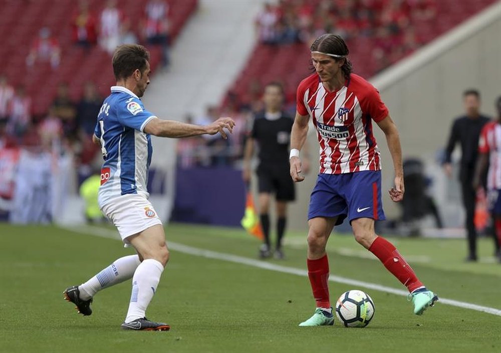 Atlético de Madrid tem proposta para Filipe Luís continuar. EFE