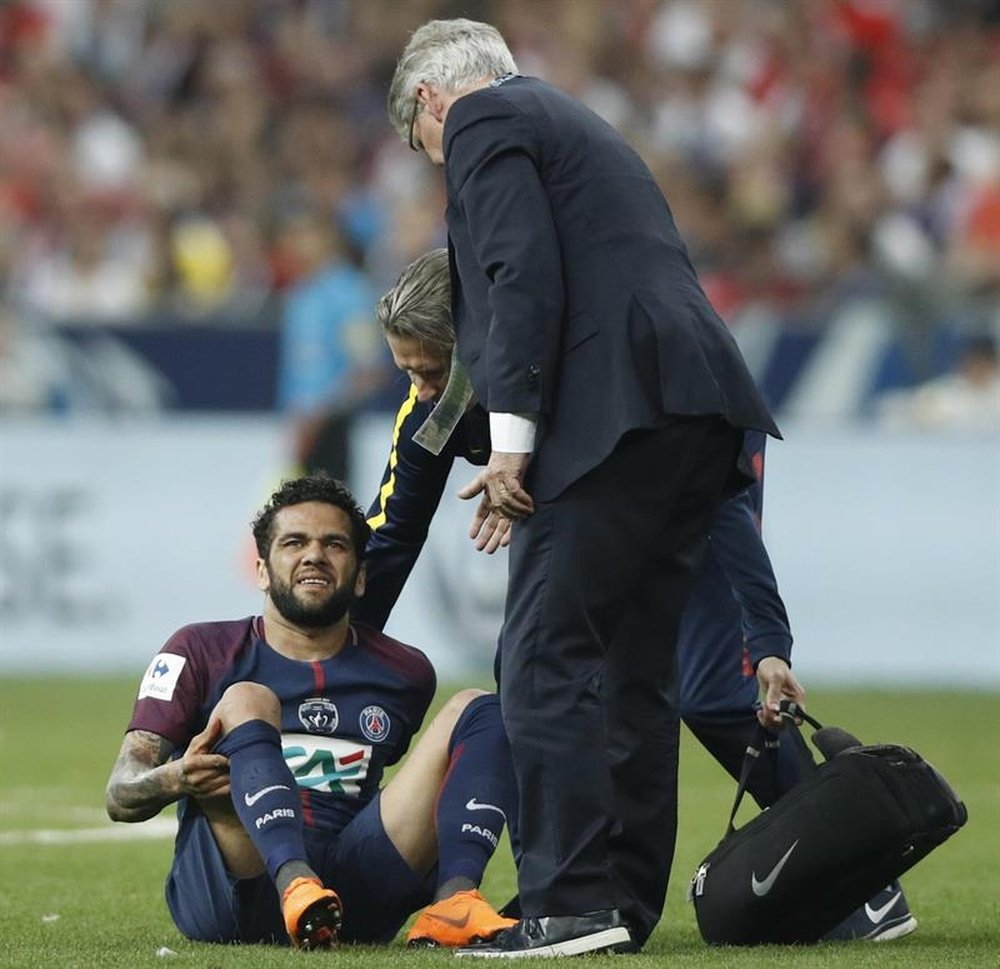 Alves picked up the injury while playing for PSG earlier in the season. EFE/Archive