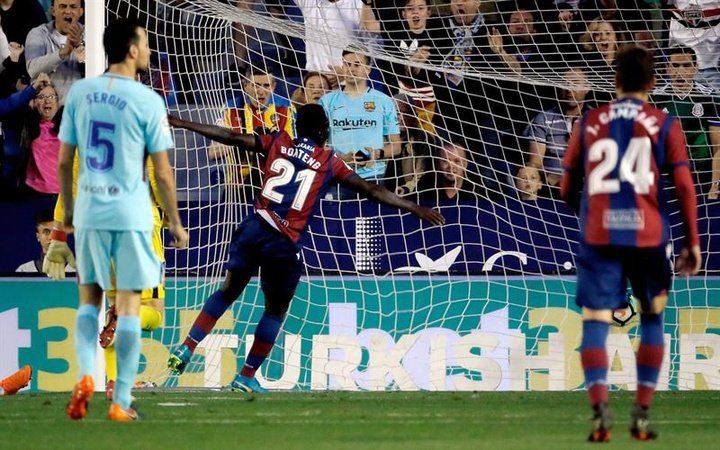 Levante beat Barcelona to end run in nine-goal thriller