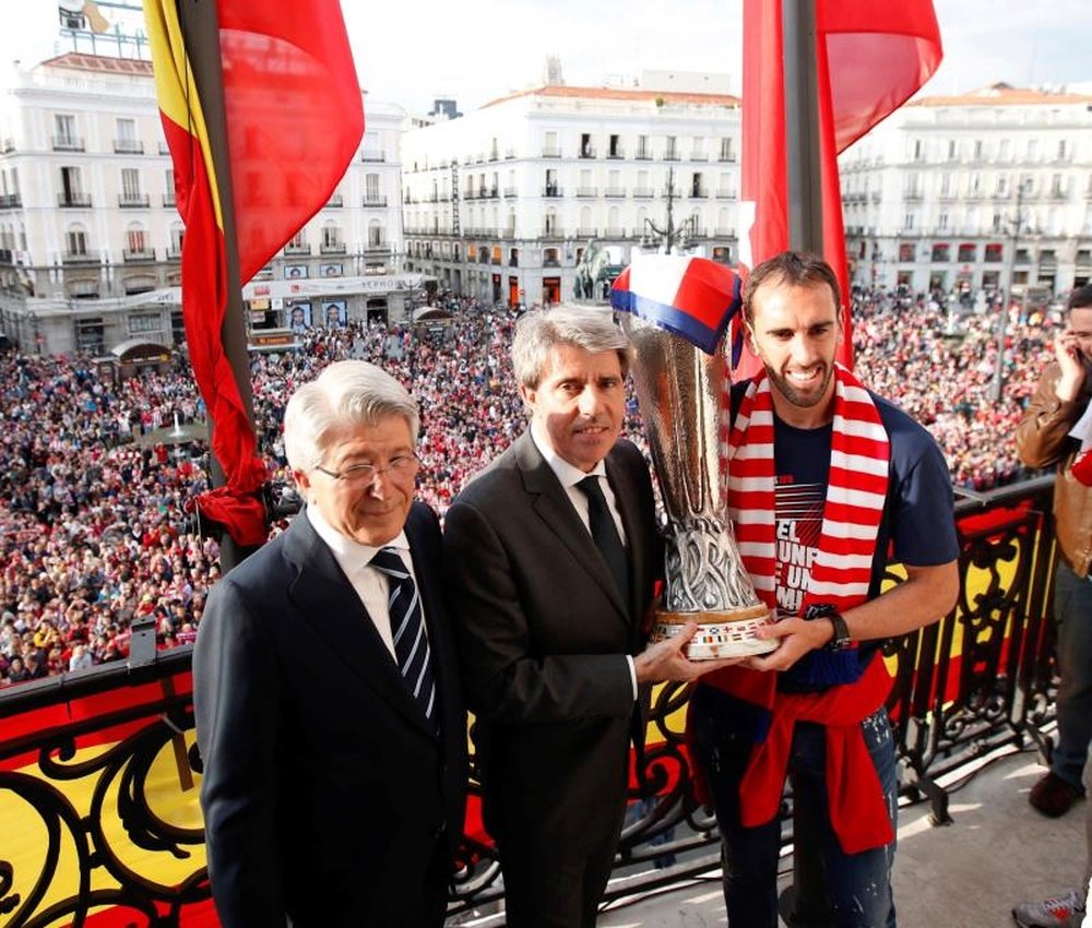 Ángel Garrido felicitó al Atleti por su tercera Europa League. EFE