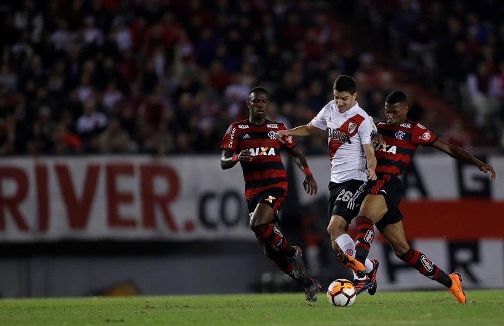 Jean Lucas (derecha), en su etapa con Flamengo. EFE