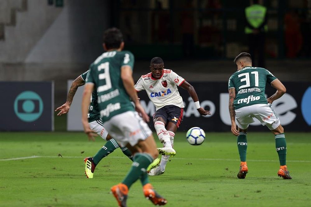 Palmeiras y Flamengo protagonizaron un triste final de partido. EFE