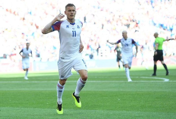 Resolute Iceland hold firm against Argentina