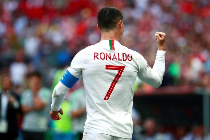 Portugal domina a Sérvia em jogo com seis gols