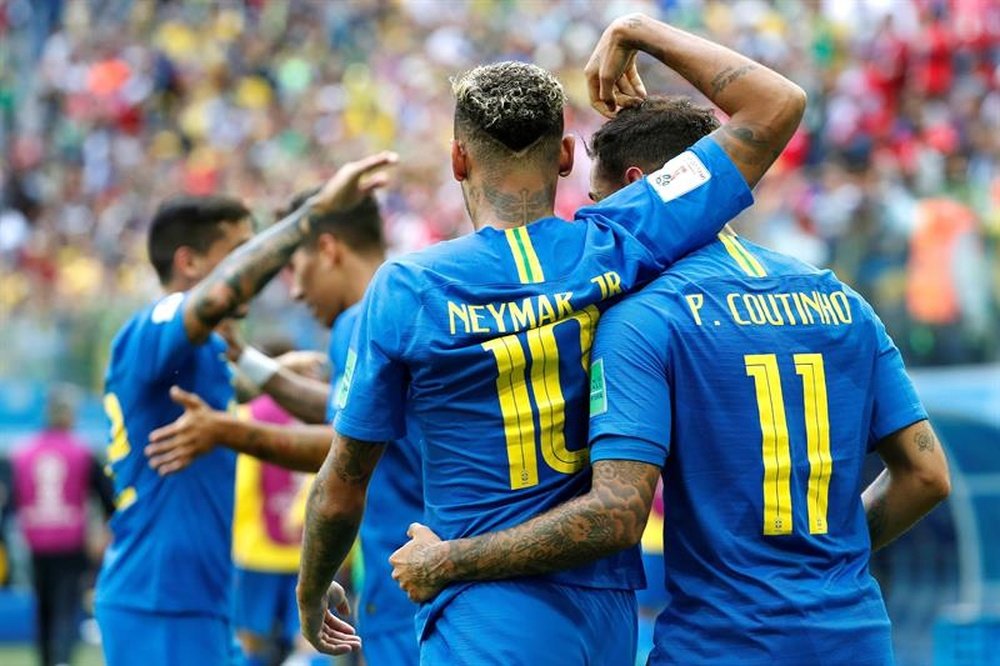 Pode haver troca entre Neymar e Coutinho. EFE
