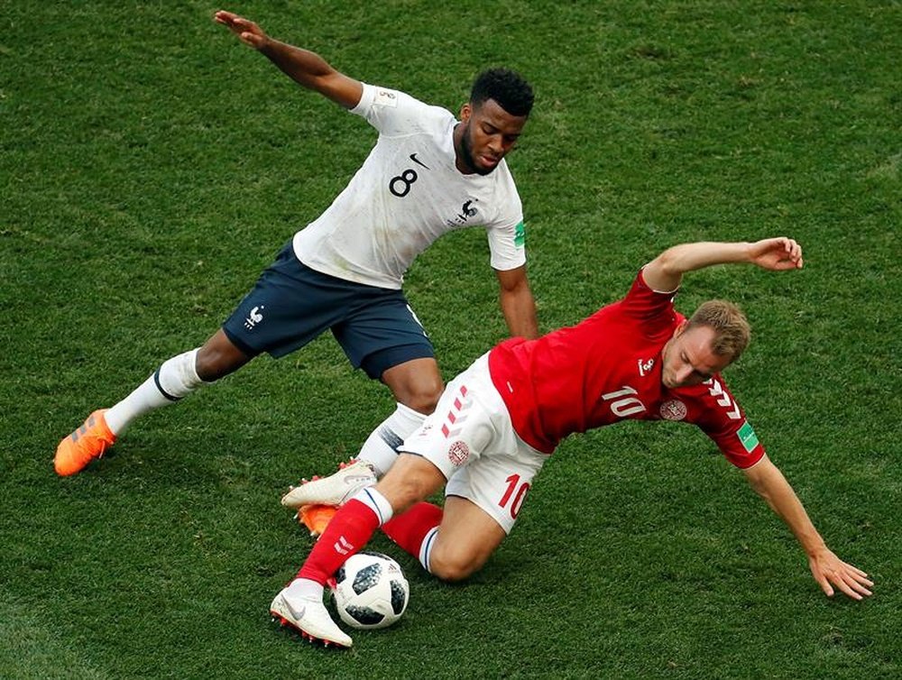 Lemar and Eriksen battle it out. EFE