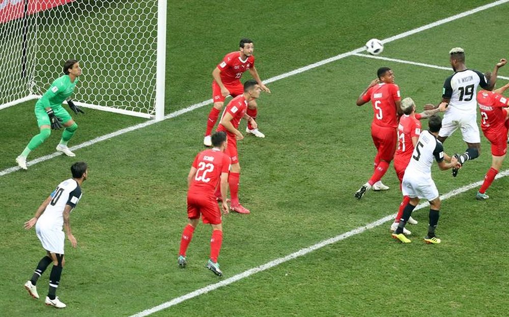 El Suiza-Costa Rica tuvo el primer duelo entre deportivistas de los Mundiales. EFE
